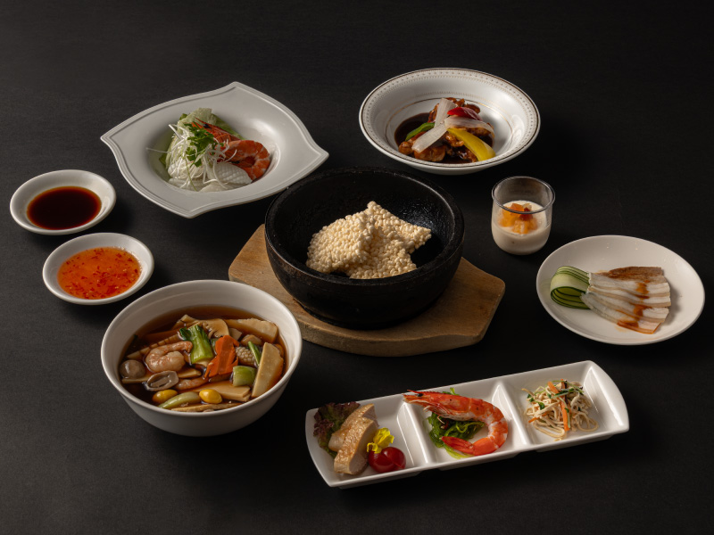 中国料理 麗花
湯気までごちそうの、熱々「石鍋おこげ」
海鮮五目とふかひれを味わう秋冬限定ディナー